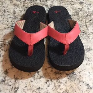 Sanuk women’s flip flops